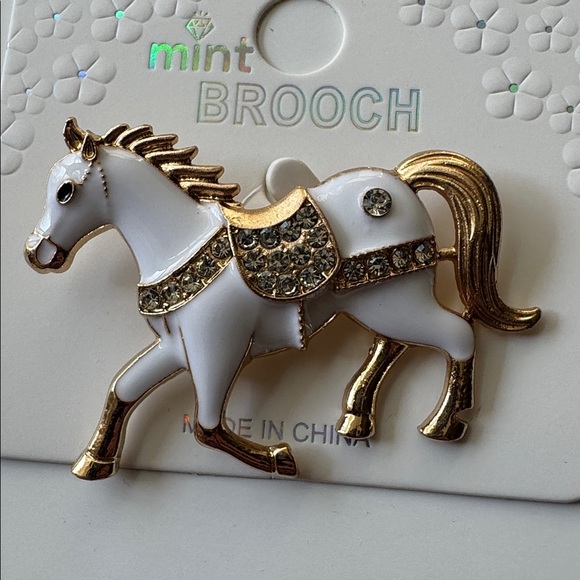 Mint Accessories - White and Gold Rhinestone Horse Brooch